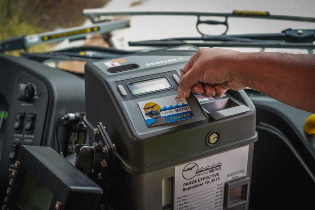 Metro Cruz Pass being tapped on fair box